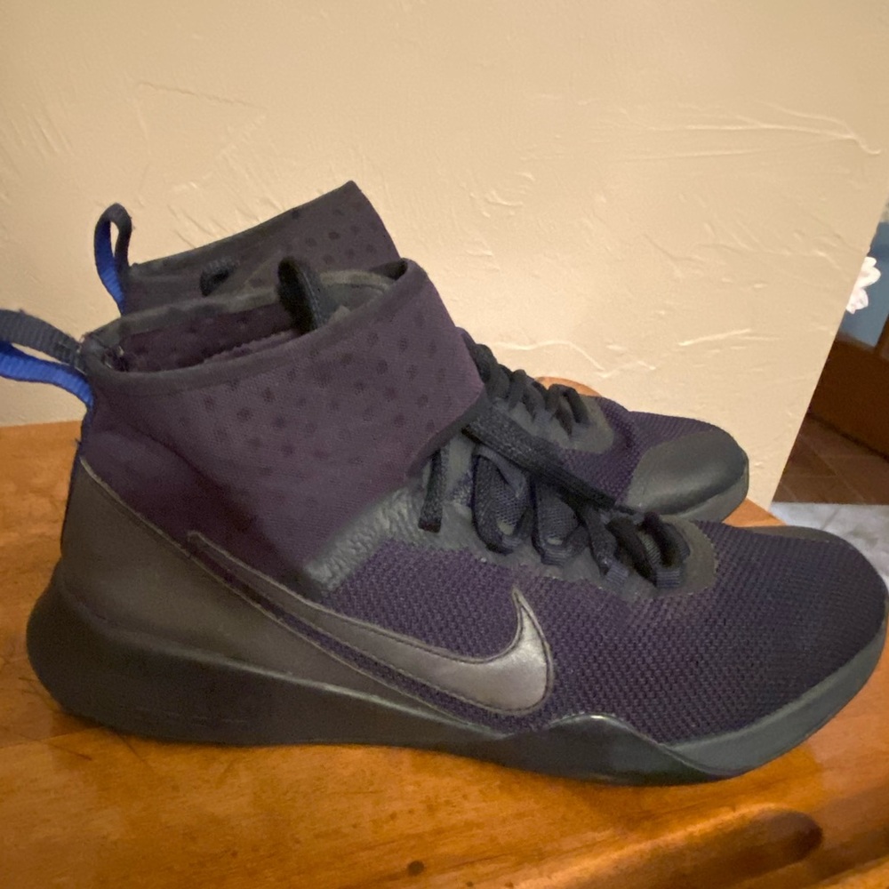 Nike Air Zoom Strong 2 Navy Womens Training Sneakers Sz 7.5